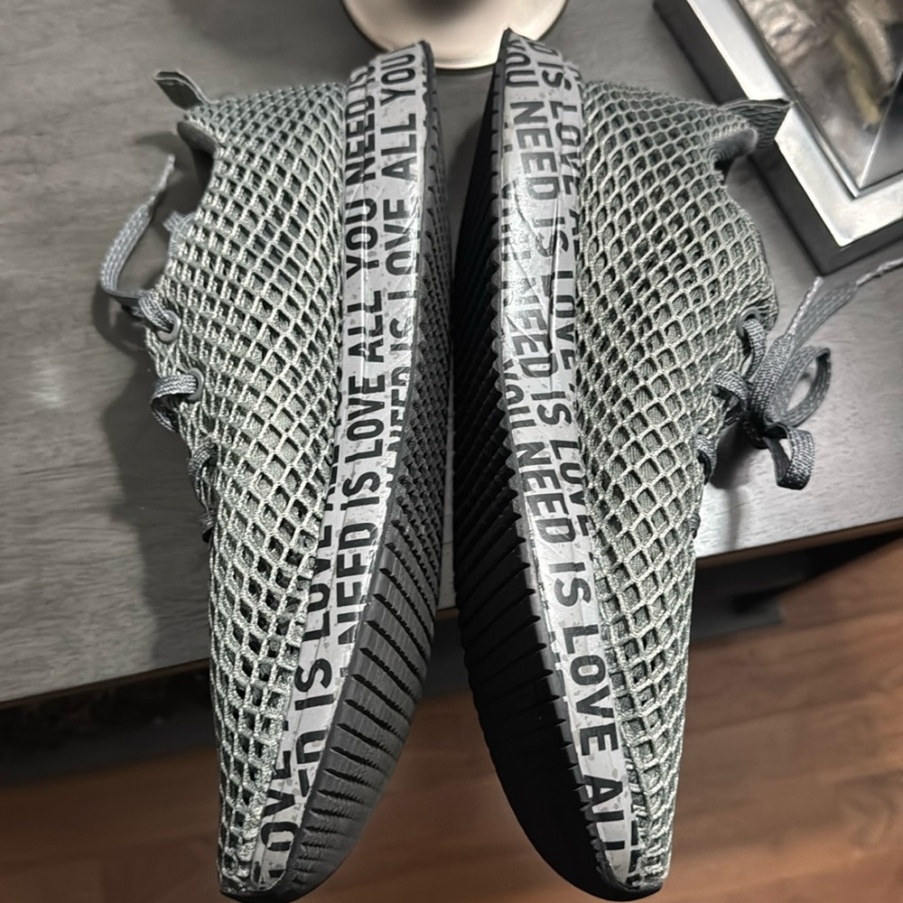 Brand new women’s 9.5 no bulls